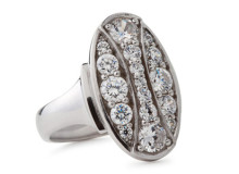 QUEEN HERA 18ct WG and diamond ring