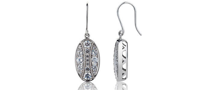 QUEEN HERA 18ct WG & diamond hook earings