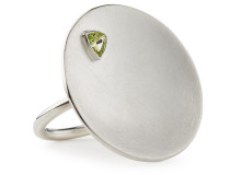 TILT ring in sterling silver and peridot